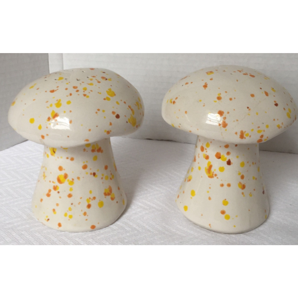 Vintage Speckled Mushroom Salt & Pepper Shakers 70's
